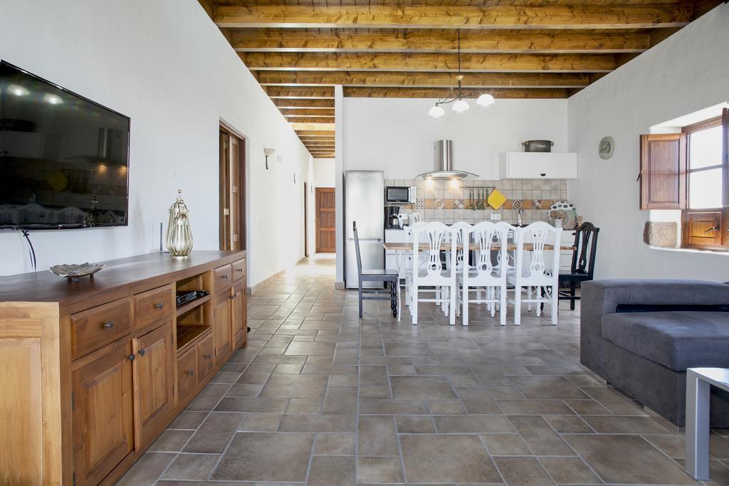 Caserio Leandro II Tias Exterior photo
